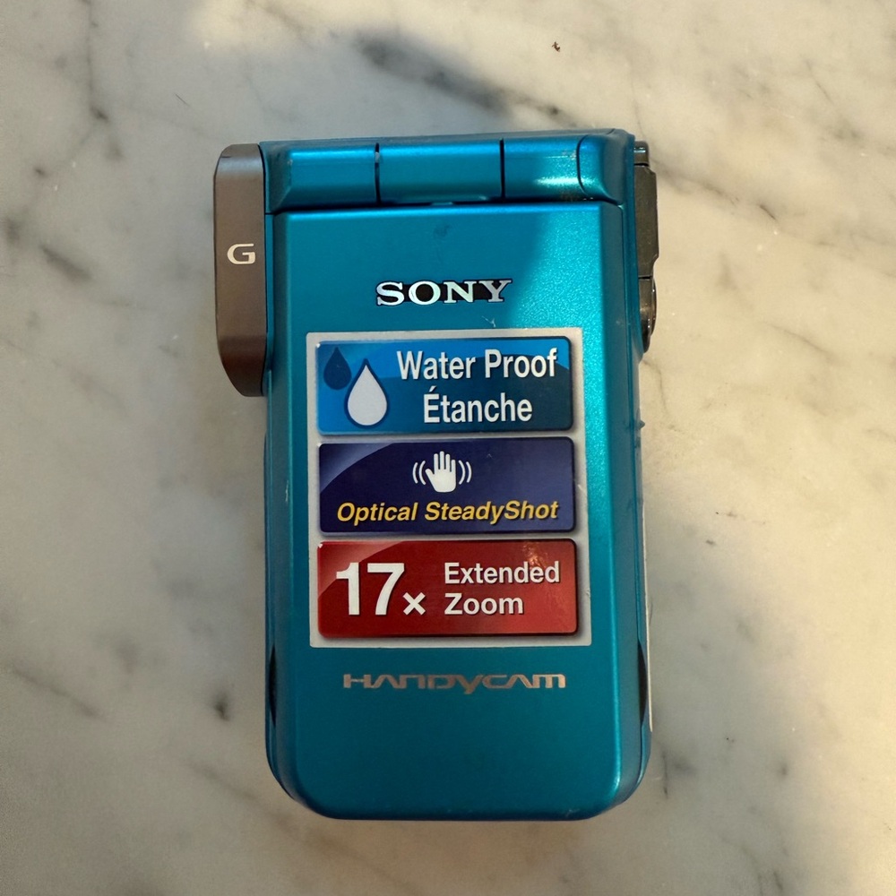 Sony Exmor R HDR-GW77 Optical SteadyShot in good condition. Water proof.
